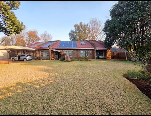 5 BEDROOM HOUSE FOR SALE IN GOLF PARK